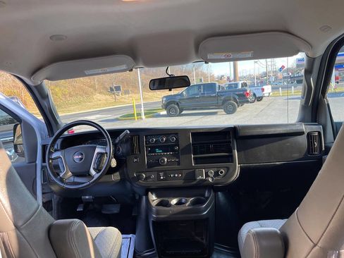 Used 2019 GMC Savana 2500 w/ Enhanced Convenience Package image 26