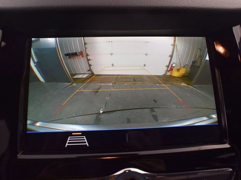 Used 2019 Chevrolet Trax LT w/ LT Convenience Package image 17