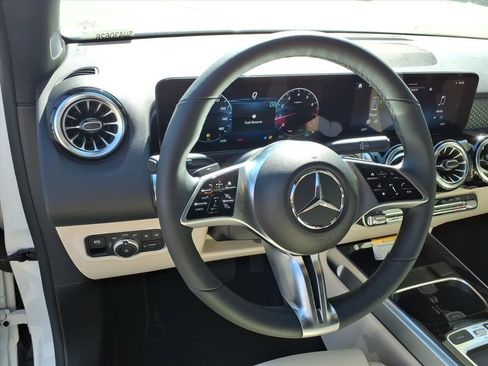 New 2025 Mercedes-Benz GLB 250 4MATIC image 16