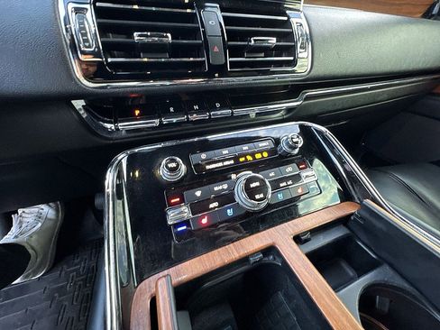 Used 2019 Lincoln Navigator Reserve image 28