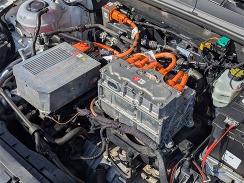 Used 2017 Volkswagen e-Golf SEL Premium w/ Driver Assistance Package image 36