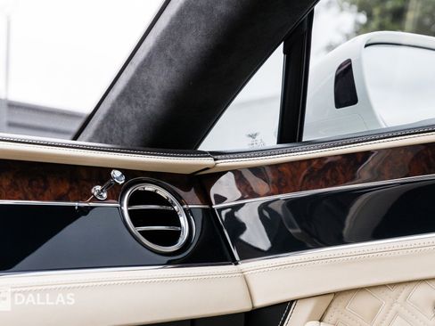 Used 2022 Bentley Continental GT image 28