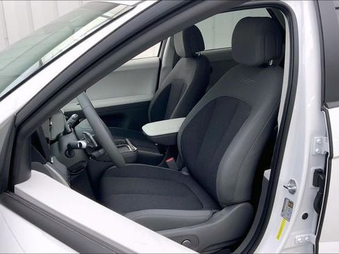 Used 2025 Hyundai Ioniq 5 SE image 11