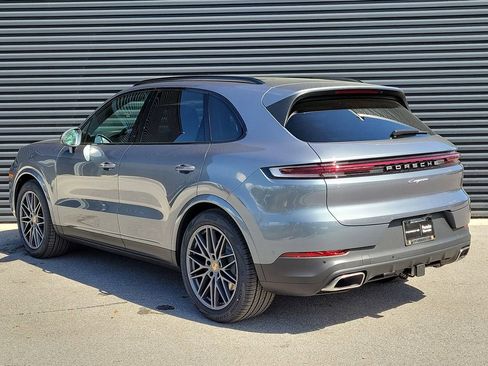 New 2026 Porsche Cayenne Base image 3