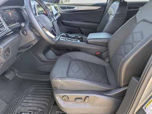 Used 2024 Volkswagen Atlas Cross Sport SE AWD/4WD image 14