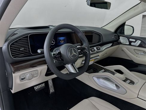 New 2026 Mercedes-Benz GLS 450 4MATIC image 9
