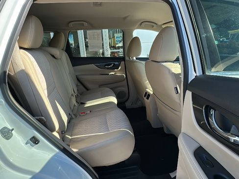 Used 2020 Nissan Rogue SV w/ Premium Package image 24