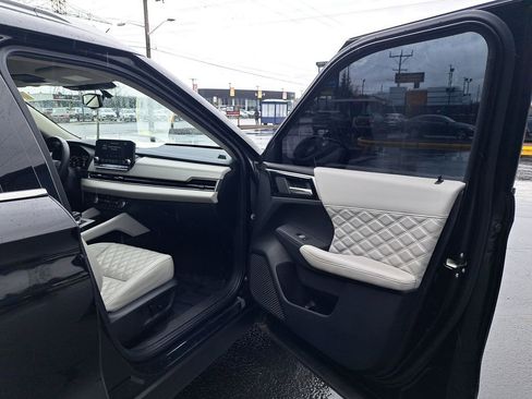Used 2023 Mitsubishi Outlander SEL 40th Anniversary AWD/4WD image 16