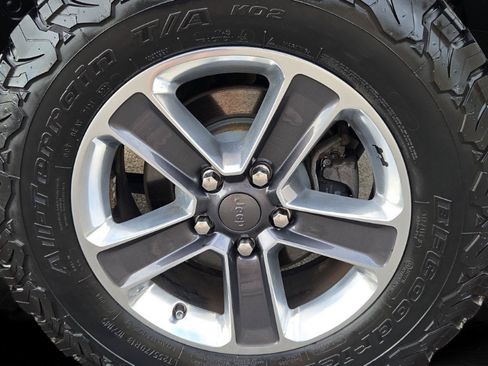 Used 2019 Jeep Wrangler Unlimited Sahara AWD/4WD image 36