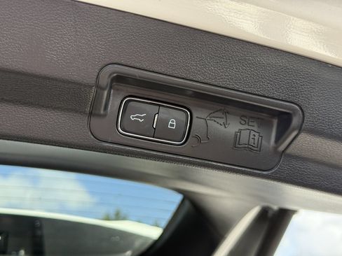 Used 2025 Ford Explorer ST-Line RWD image 15