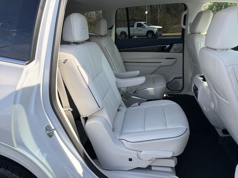 Used 2025 Buick Enclave Avenir w/ Super Cruise Package image 16