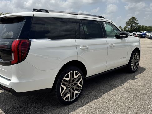 New 2027 Ford Expedition Platinum w/ Platinum Ultimate Package AWD/4WD image 3