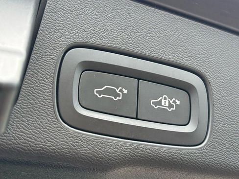 Used 2019 Volvo XC60 T5 Momentum w/ Premium Package image 26