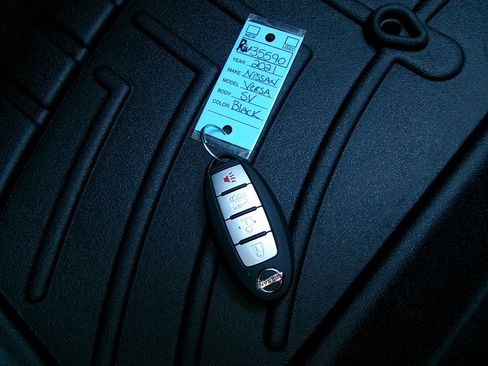 Used 2021 Nissan Versa SV image 16