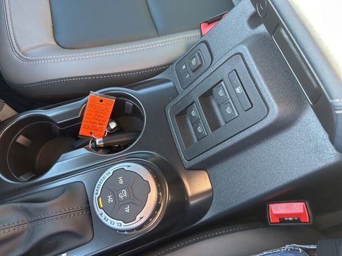 Used 2024 Ford Bronco Outer Banks image 30