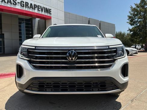 Used 2026 Volkswagen Atlas SE FWD image 3