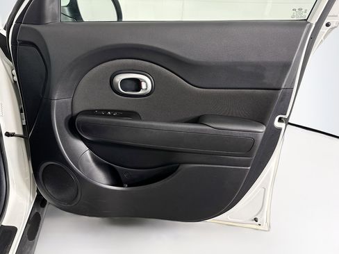 Used 2017 Kia Soul image 29