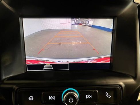 Used 2024 GMC Terrain SLE image 27