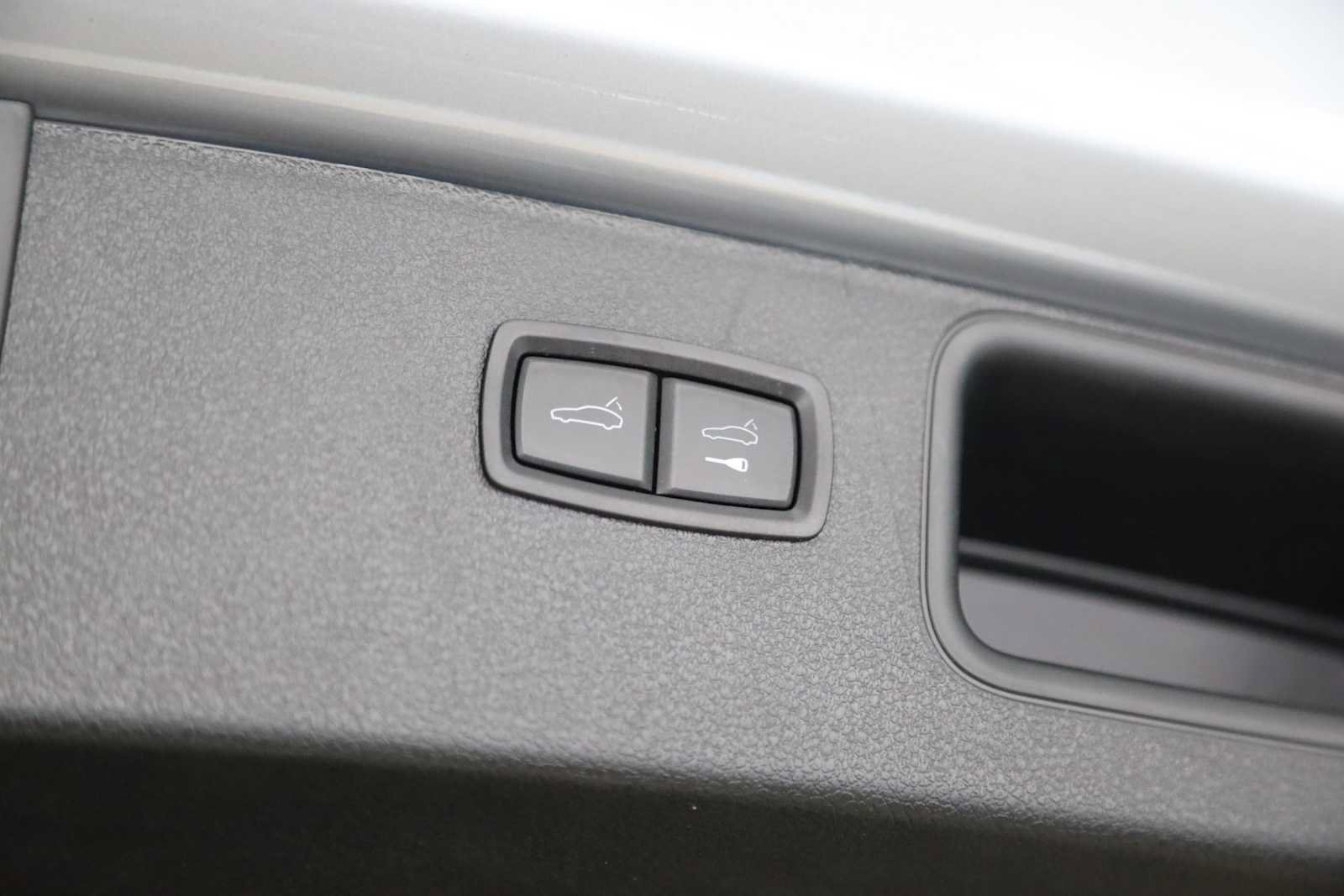 Used 2026 Porsche Macan AWD/4WD image 15