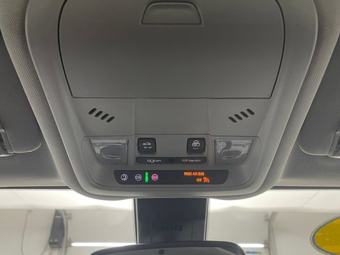 Used 2022 GMC Terrain SLE w/ Driver Convenience Package FWD image 31