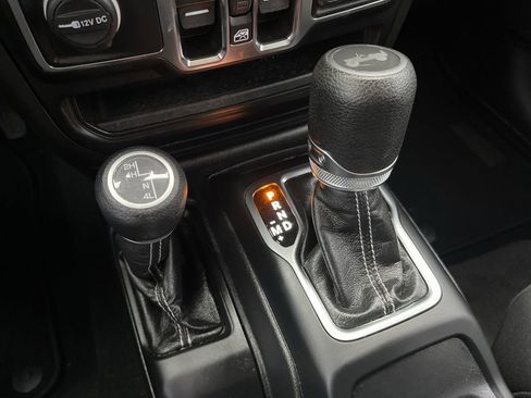 Used 2022 Jeep Wrangler Unlimited Sahara image 20