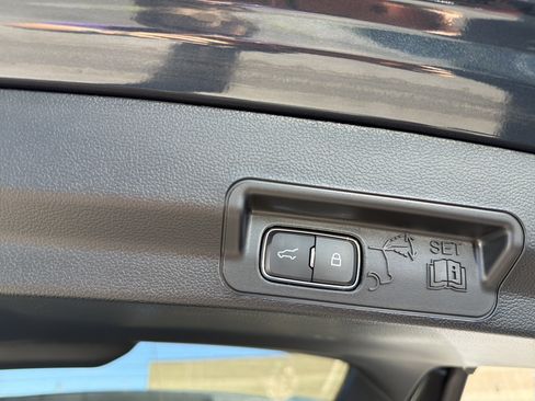 Used 2023 Ford Explorer XLT AWD/4WD image 27