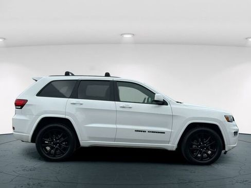Used 2017 Jeep Grand Cherokee Altitude image 8