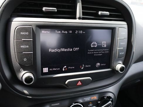 Used 2025 Kia Soul LX FWD image 19