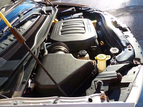 Used 2016 Dodge Grand Caravan SXT image 17