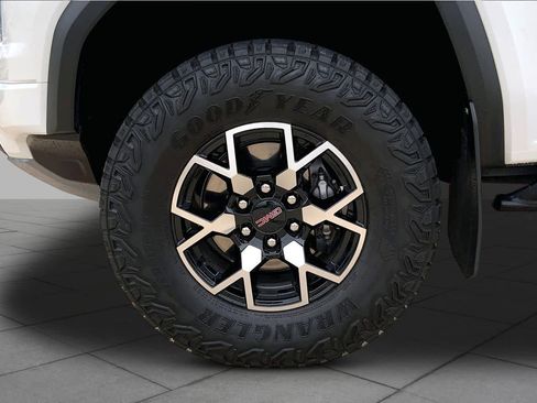 Certified 2024 GMC Canyon AT4X AWD/4WD image 11