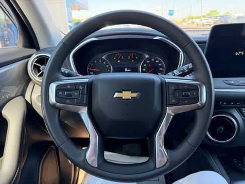 Used 2024 Chevrolet Blazer LT FWD image 17