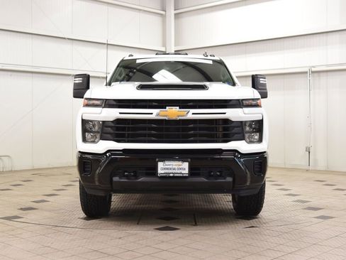 Used 2024 Chevrolet Silverado 2500 Custom w/ Custom Value Package AWD/4WD image 2