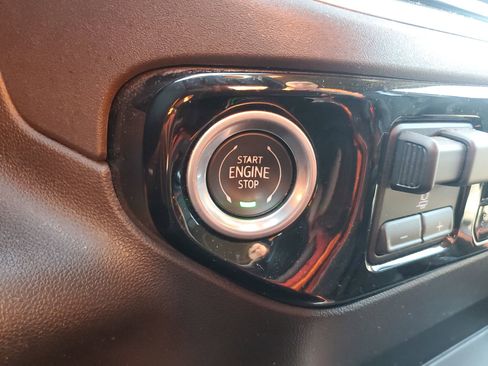 Used 2022 GMC Sierra 1500 SLT w/ SLT Premium Plus Package AWD/4WD image 25