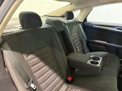 Used 2017 Ford Fusion SE w/ Fusion SE Technology Package FWD image 29
