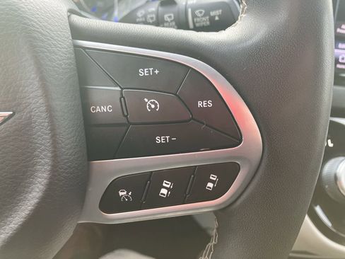 Used 2022 Chrysler Pacifica Touring-L FWD image 39
