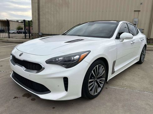 Used 2018 Kia Stinger Premium image 2