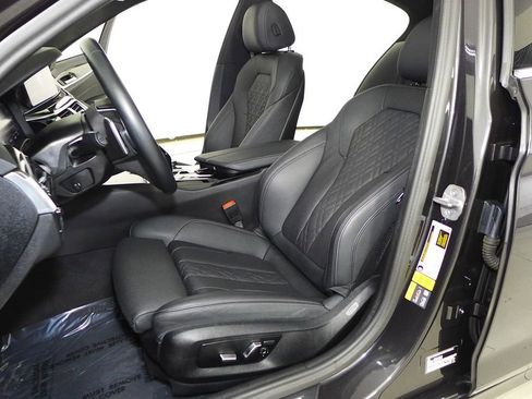 Certified 2023 BMW 530e w/ Convenience Package image 22