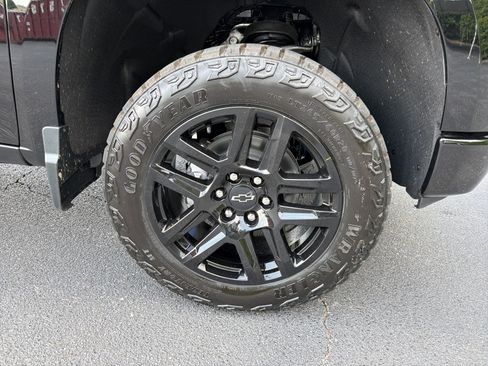 Used 2026 Chevrolet Silverado 1500 LT Trail Boss w/ LT Trail Boss Premium Package AWD/4WD image 12
