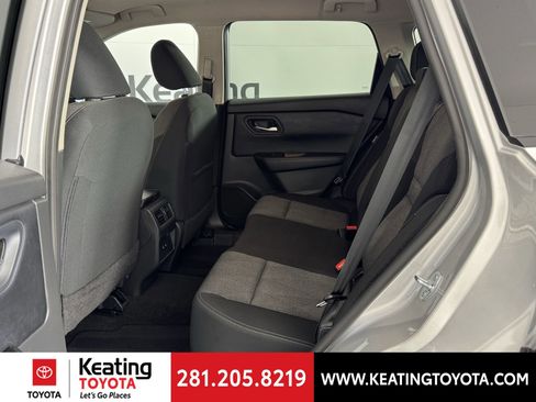 Used 2025 Nissan Rogue SV image 15