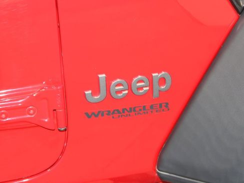 Used 2020 Jeep Wrangler Unlimited Rubicon w/ Cold Weather Group AWD/4WD image 12
