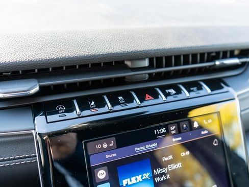 New 2025 Jeep Grand Cherokee Altitude image 21