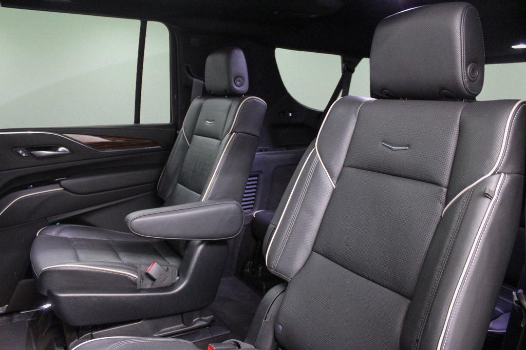 Used 2023 Cadillac Escalade ESV Premium Luxury w/ Performance Package AWD/4WD image 25