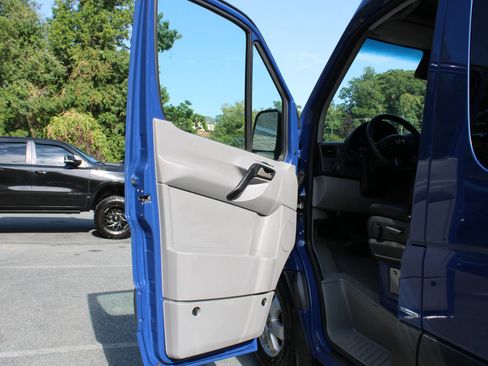 Used 2014 Mercedes-Benz Sprinter 2500 image 22
