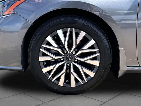 Certified 2024 Nissan Altima 2.5 SV w/ SV Premium Package FWD image 11