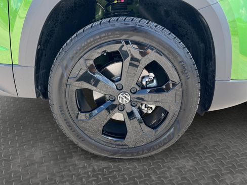 Certified 2026 Volkswagen Taos SE AWD/4WD image 17