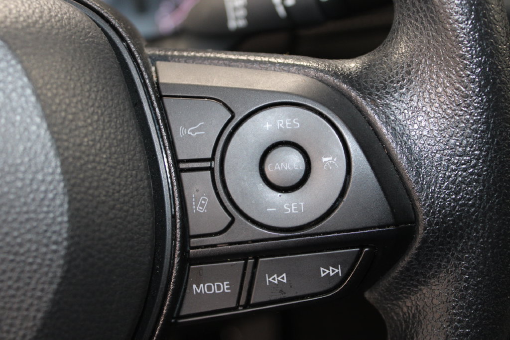 Used 2025 Toyota RAV4 XLE AWD/4WD image 28