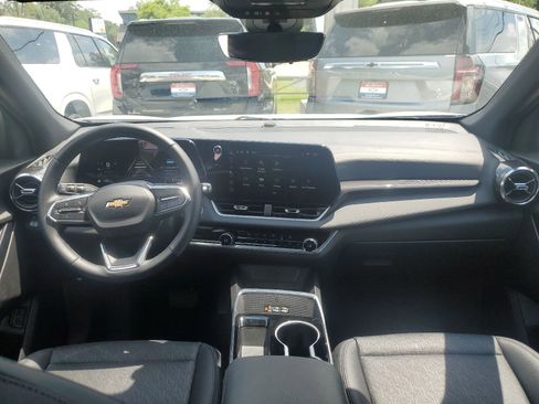 Used 2025 Chevrolet Equinox LT w/ Convenience Package II FWD image 9