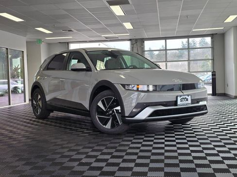 New 2026 Hyundai Ioniq 5 SE image 3