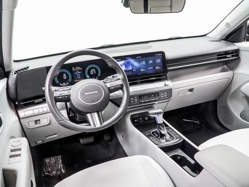 Used 2025 Hyundai Kona SEL image 5