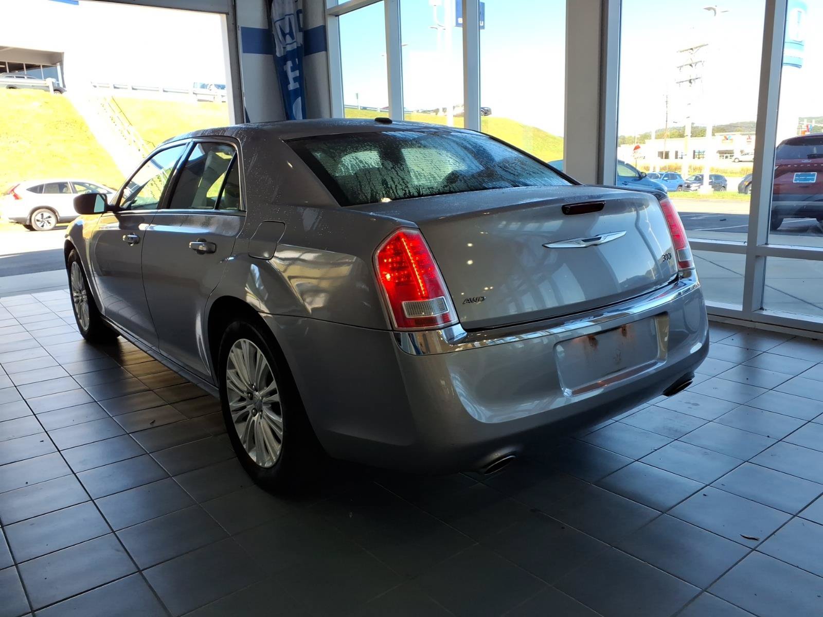 Used 2014 Chrysler 300 AWD w/ Driver Convenience Group image 7